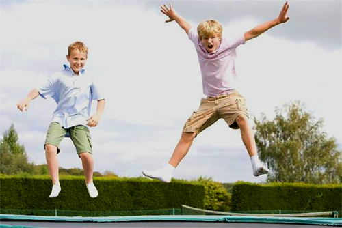 Skákání na trampolíně na Pěkné-sochy.cz